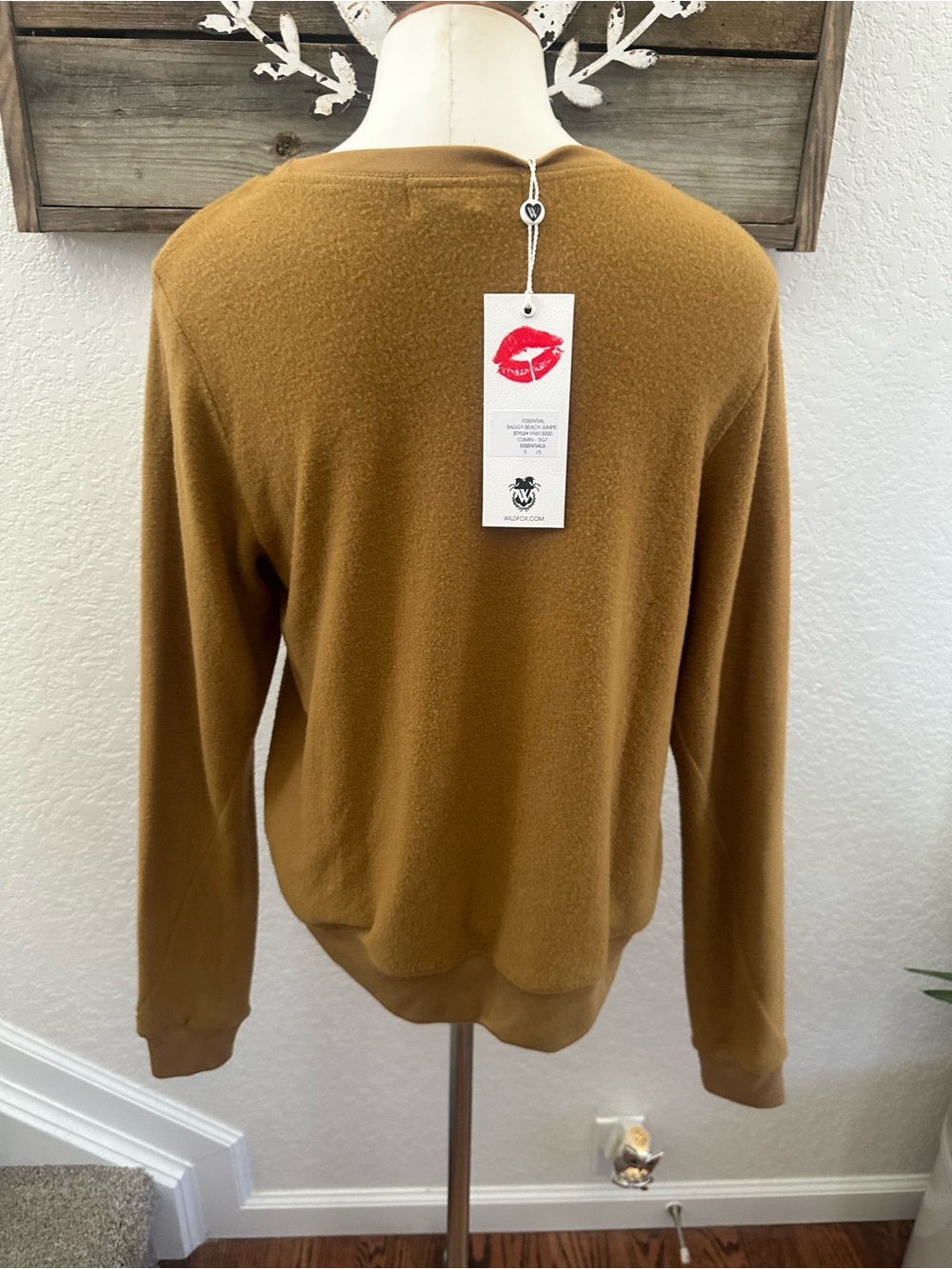 Wildfox Essential baggy beach jumper sweatshirt in cumin size Small NWT - Picture 3 of 9